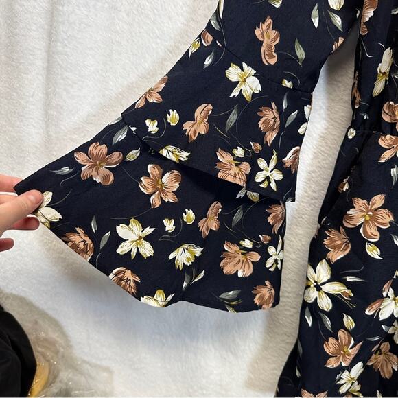 Sugar Lips Navy Blue Floral Long Bell Sleeve Boho Romper Size M - Picture 4 of 11